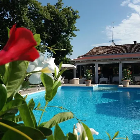Ξενοδοχείο Relais Roncuzzi 4*