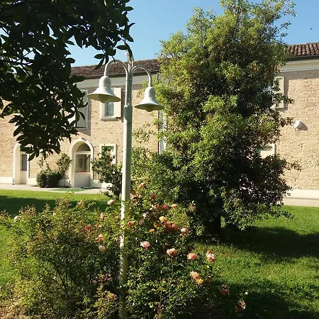 Ξενοδοχείο Relais Roncuzzi 4*