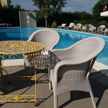 Ξενοδοχείο Relais Roncuzzi Russi