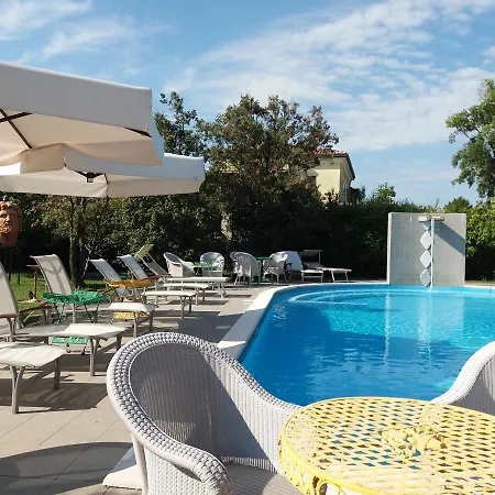 Ξενοδοχείο Relais Roncuzzi Russi
