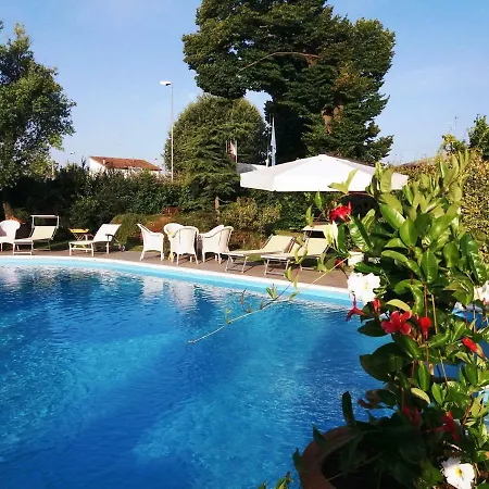 Relais Roncuzzi Russi